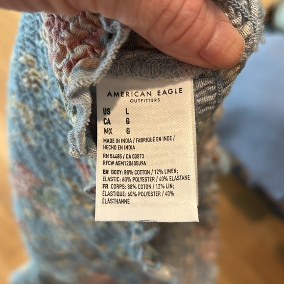 American Eagle Blouse Smocked Blue Floral Cottage NWT Size Large - Picture 5 of 5